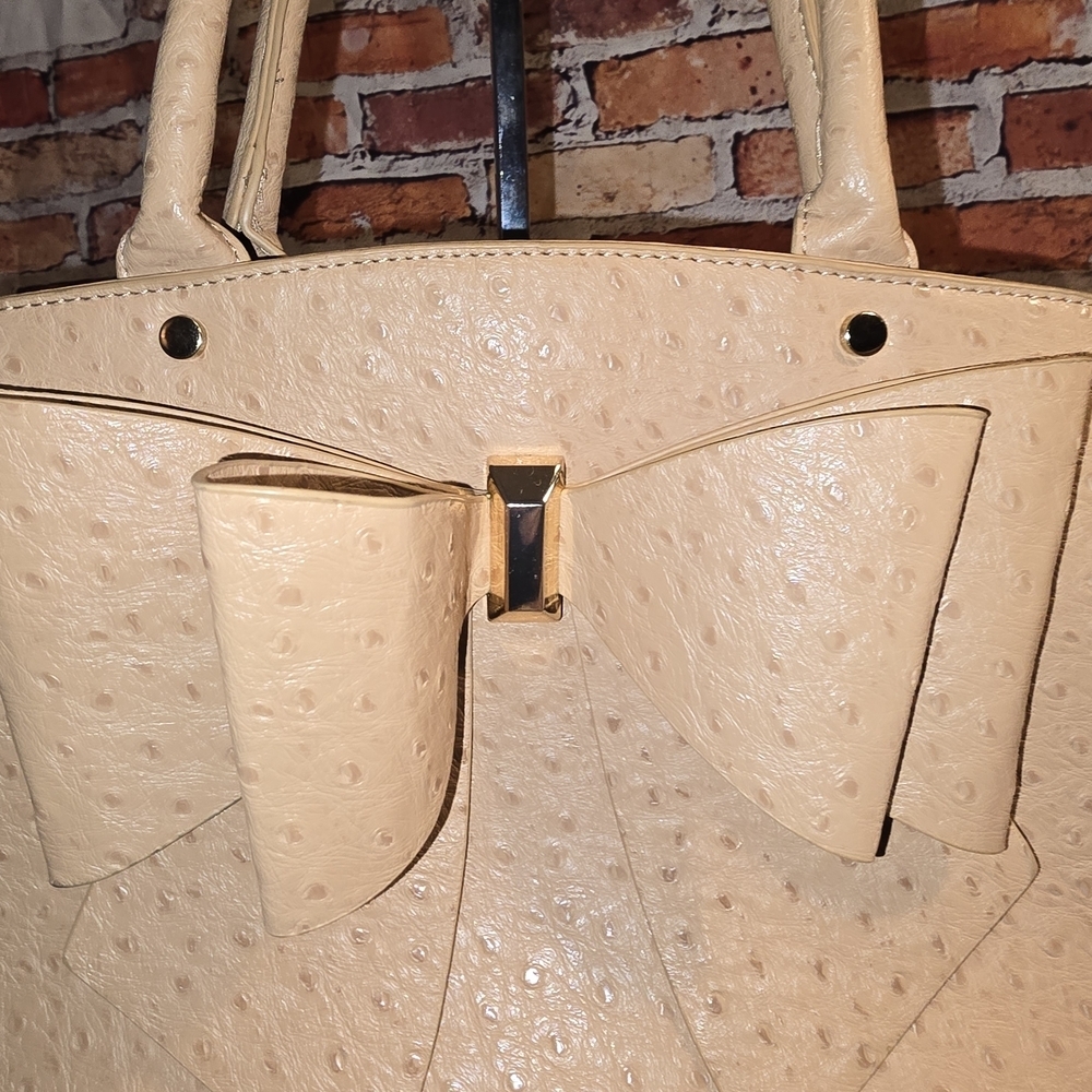 Grossi York Faux Ostrich Big Bow Tan Shoulder Bag - Picture 10 of 10